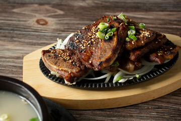 A view of an entree of galbi.