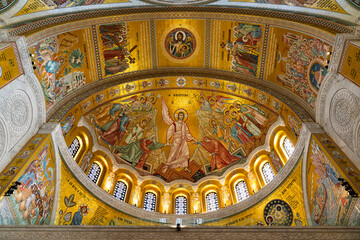 Fototapeta na wymiar Colorful frescoes and intricate designs vividly decorate the grand dome of the Saint Sava Church in Belgrade, Serbia, capturing religious and cultural history in exquisite detail.