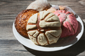 A view of a variety of pan dulce on a plate.
