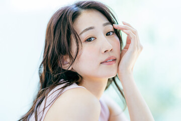 若い女性の美容イメージ	
