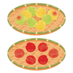 ザルに盛られた梅の実と梅干し
