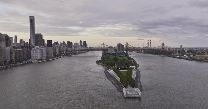 NYC New York Aerial v332 drone flyover Roosevelt Island capturing Queensboro Bridge, Manhattan cityscape along East river featuring Cornell Tech campus - Shot with Mavic 3 Pro Cine - September 2023