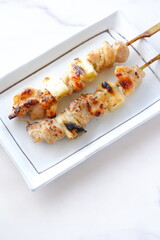 焼き鳥の塩（ネギマ）
