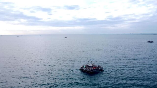 Taking pictures of items in the middle of the sea that fishermen use to catch fish.
Patobong, South Sulawesi Indonesia
May 19 2024