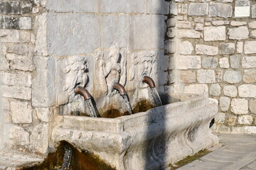 Sorgente d'acqua naturale  nella provincia di Benevento ( località San Lupo )