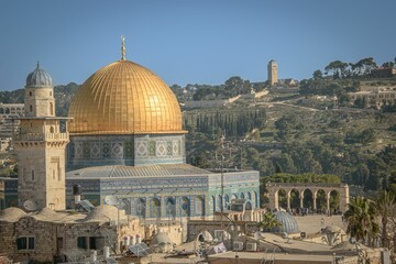Obraz premium the golden dome and minan towers at the al - qom in the old