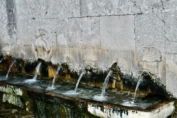 Sorgente naturale di nome CAPODACQUA in San  Lupo della provincia di Benevento .