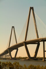 Naklejka premium Beautiful view of the famous Ravenel Bridge at sunset