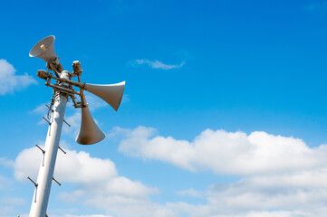 三つの防災放送スピーカ