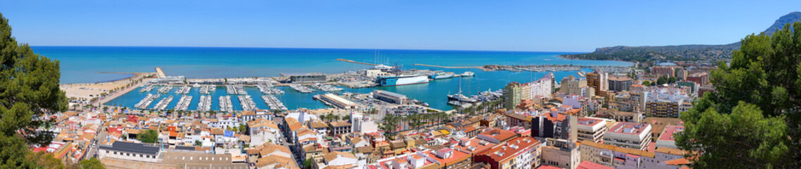 Denai, Spanien, Panorama mit Stadt und Hafen