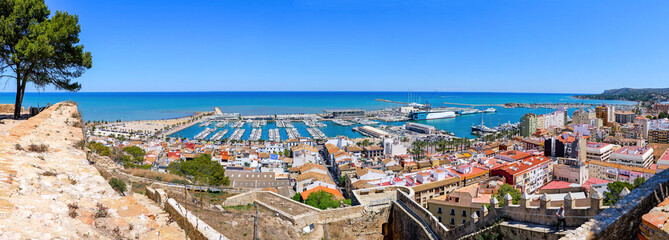 Denai, Spanien, Panorama mit Stadt und Hafen