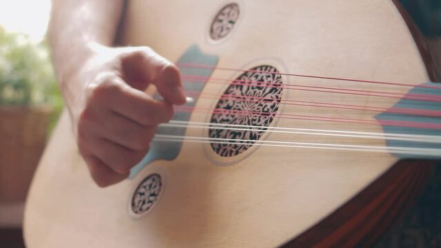 Man playing Turkish musical instrument oud 