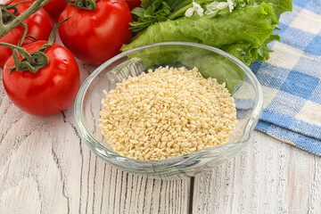 Raw sesame seeds in the bowl