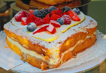 Cake covered with fresh fruit