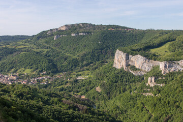 Belvédère de la Roche de Hautepierre au dessus de Mouthier-Haute-Pierre et de la vallée de la Loue dans le Doubs	