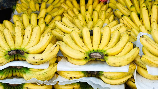 bunch of nice-looking skin bananas on display