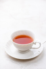 白いカップに入った紅茶