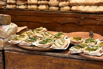 Sandwiches with lard and cucumber