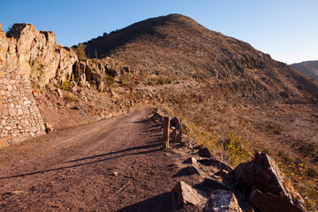 Carretera de tierra en Lugar de Tirma en la isla de Gran Canaria, España