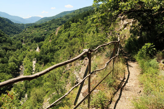 A wooden handrail between the narrow hiking trail from Asen's, Asens Fortress to Bachkovo Monastery and the gorge of the Chepelare River, Plovdiv, Plowdiw, Bulgaria