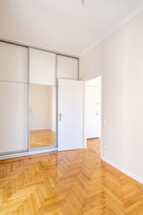 Interior photos of empty apartment 