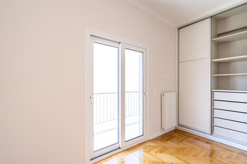 Interior photos of empty apartment 