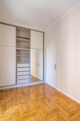 Interior photos of empty apartment 