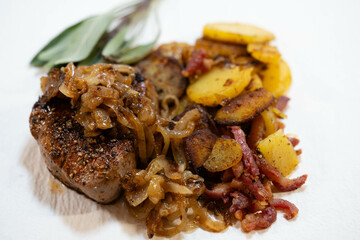 Rinderfilet mit Kräutern und Gewürzen