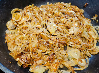 pikantes Würzöl aus gerösteten Zwiebeln 