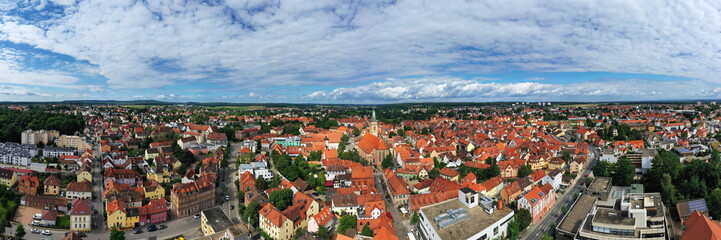 Luftbild der historischen Altstadt von Schwabach mit Blick auf die Stadtkirche St. Johannes und St. Martin. Schwabach, Mittelfranken, Bayern, Deutschland.