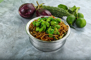 Stir fried noodles with chicken