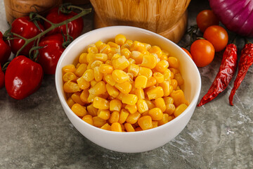 Sweet canned ripe corn grain