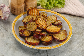 Baked red batat slices with herbs