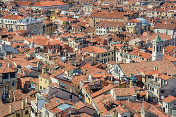 Obraz premium The view of the Urban topology of Venice rooftops 