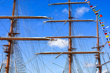 Mastros de um navio veleiro  © António Duarte