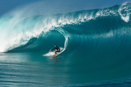 Teahupo'o, Tahiti, French Polynesia