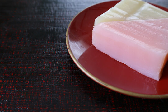 菓子皿においたういろう
