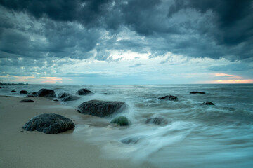 Obraz premium Natural landscape from the sea on a cloudy windy day.