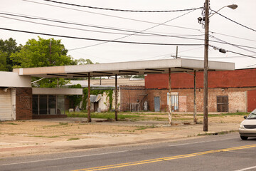 Fototapeta premium Rayville, Louisiana, USA - April 24, 2024: Cloudy afternoon light shines on the historic downtown district.