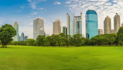 Obraz premium Public park and highrise buildings cityscape in metropolis city center Green environment city and downtown business district in panoramic view