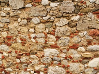 Un muro antichissimo di pietra e mattoni, Italia	