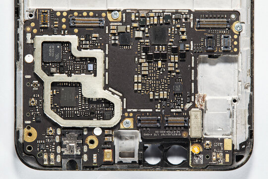 components installed on the printed circuit board in the cellphone 