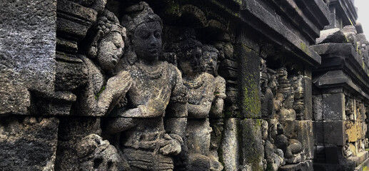 The stones are carved with the image of a man and woman hugging each other, giving it an old and different color.