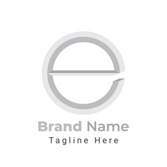 Obraz premium Letter e Pill Logo, simple logo of letter e that forms negative space pill medicine