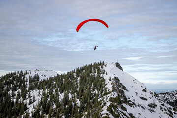 Paraglider &uuml;ber dem Lattengebirge bei Bad Reichenhall