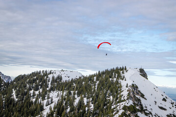 Paraglider &uuml;ber dem Lattengebirge bei Bad Reichenhall