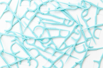 白背景にデンタルフロス