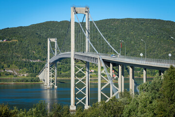 Tjeldsund-Brücke zwischen dem Festland und den Lofoten-Inseln in Norwegen

