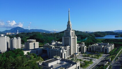 Fototapeta premium an aerial view of a large white building and mountain range