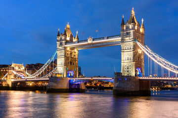 Fototapeta premium Tower Bridge at night, London, UK